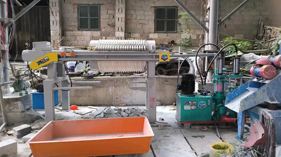 石材废圆形高压压滤机处理现场